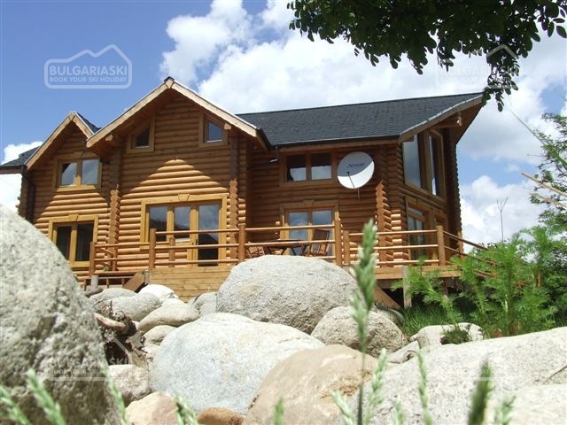 The Green Pine Chalet1
