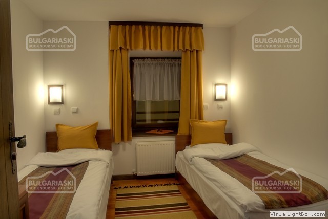Dragnev House Hotel11