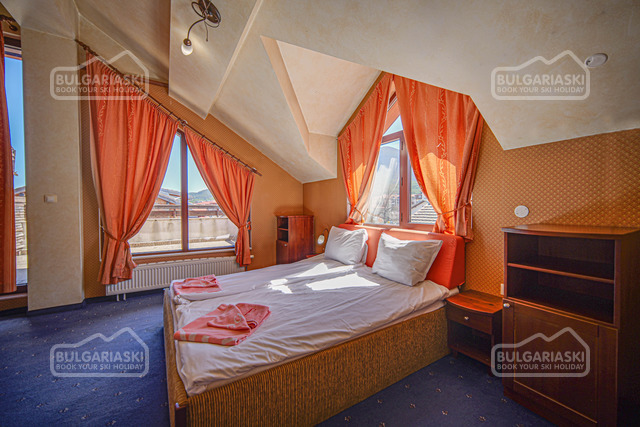 Friends Hotel18