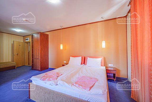 Friends Hotel8