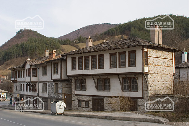 Smolyan3